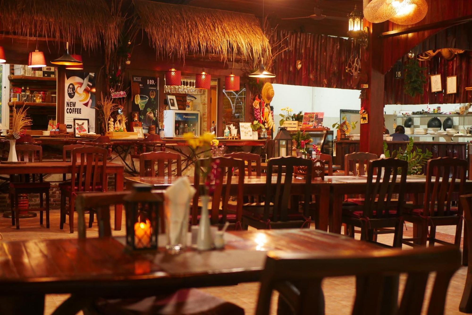 Big Elk Steak House - Homestay Trat Exterior foto